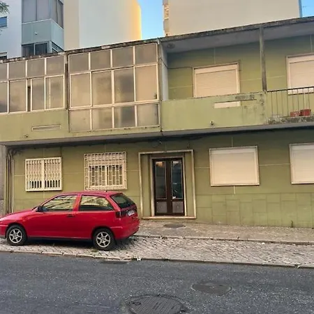 Cozy Lisbon House Sleepabroad *